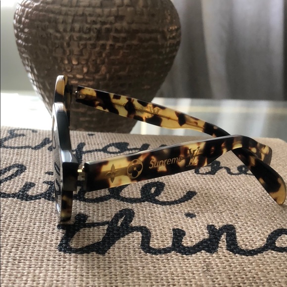 Authentic Louis Vuitton supreme x brown glasses . - Picture 6 of 7
